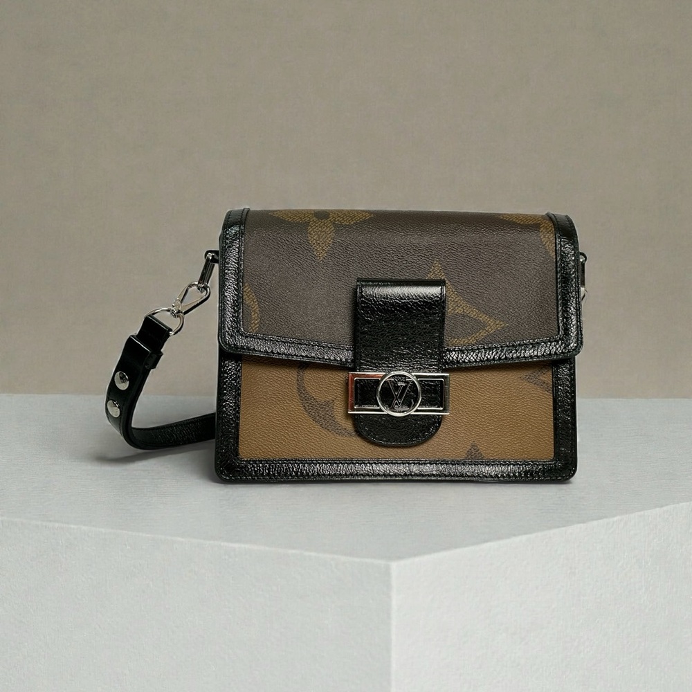 LOUIS VUITTON
Monogram Reverse Giant Canvas And Leather MM Dauphine Bag